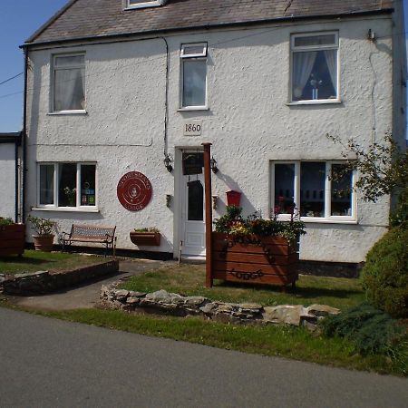 Sportsmans Lodge Bed And Breakfast Amlwch Exteriör bild