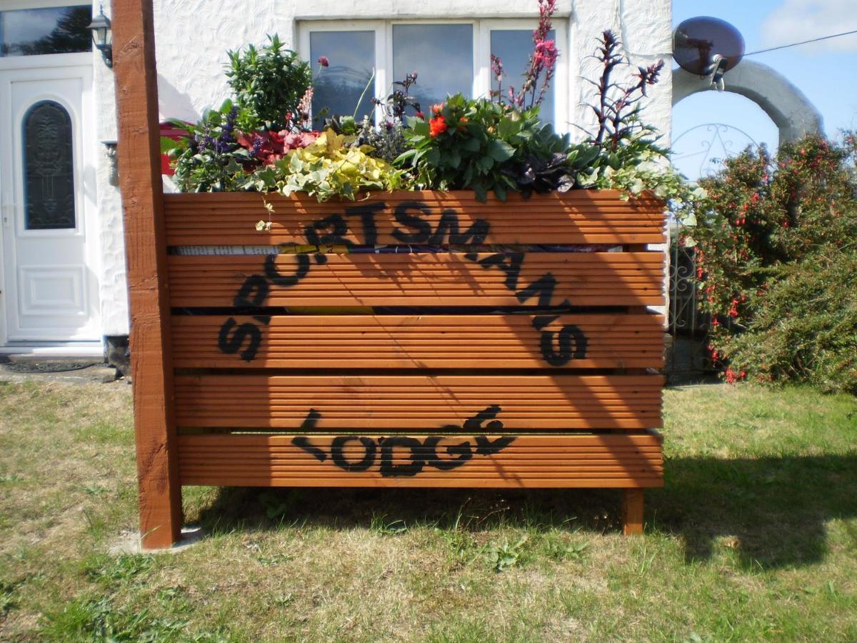 Sportsmans Lodge Bed And Breakfast Amlwch Exteriör bild